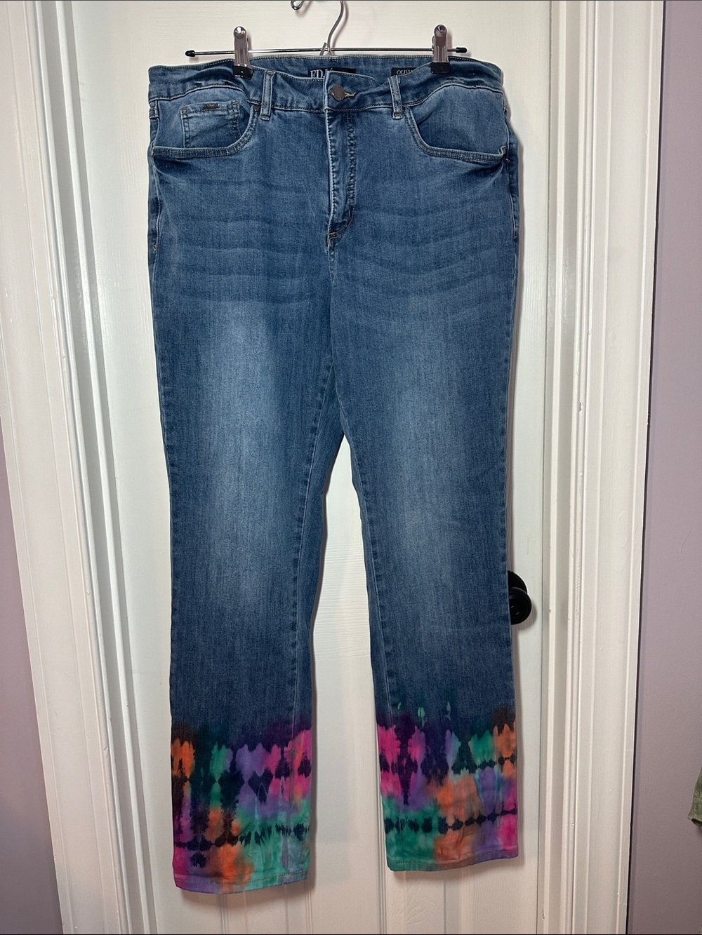 FDJ Women's Tie-Dye Hem Straight Jeans - Blue.            0015